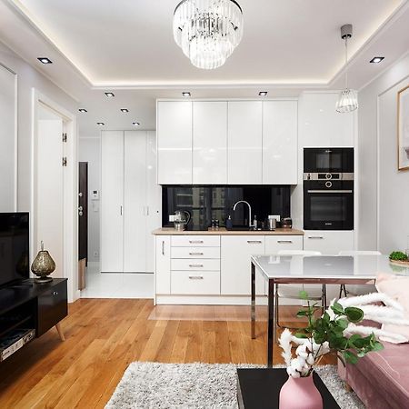 Modern Apartments With Access To The Pool Near Rondo Daszynskiego Station Varsavia Esterno foto